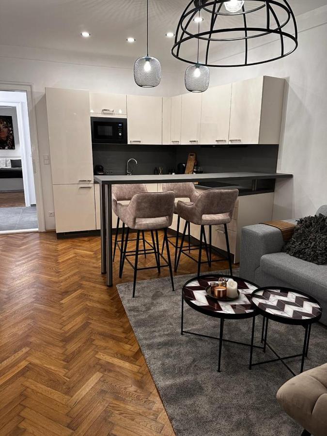 Riverside Apartment การ์โลวีวารี ภายนอก รูปภาพ